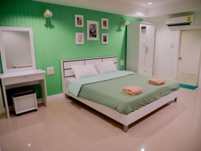 Гостиница UJ apartment  Saen Suk